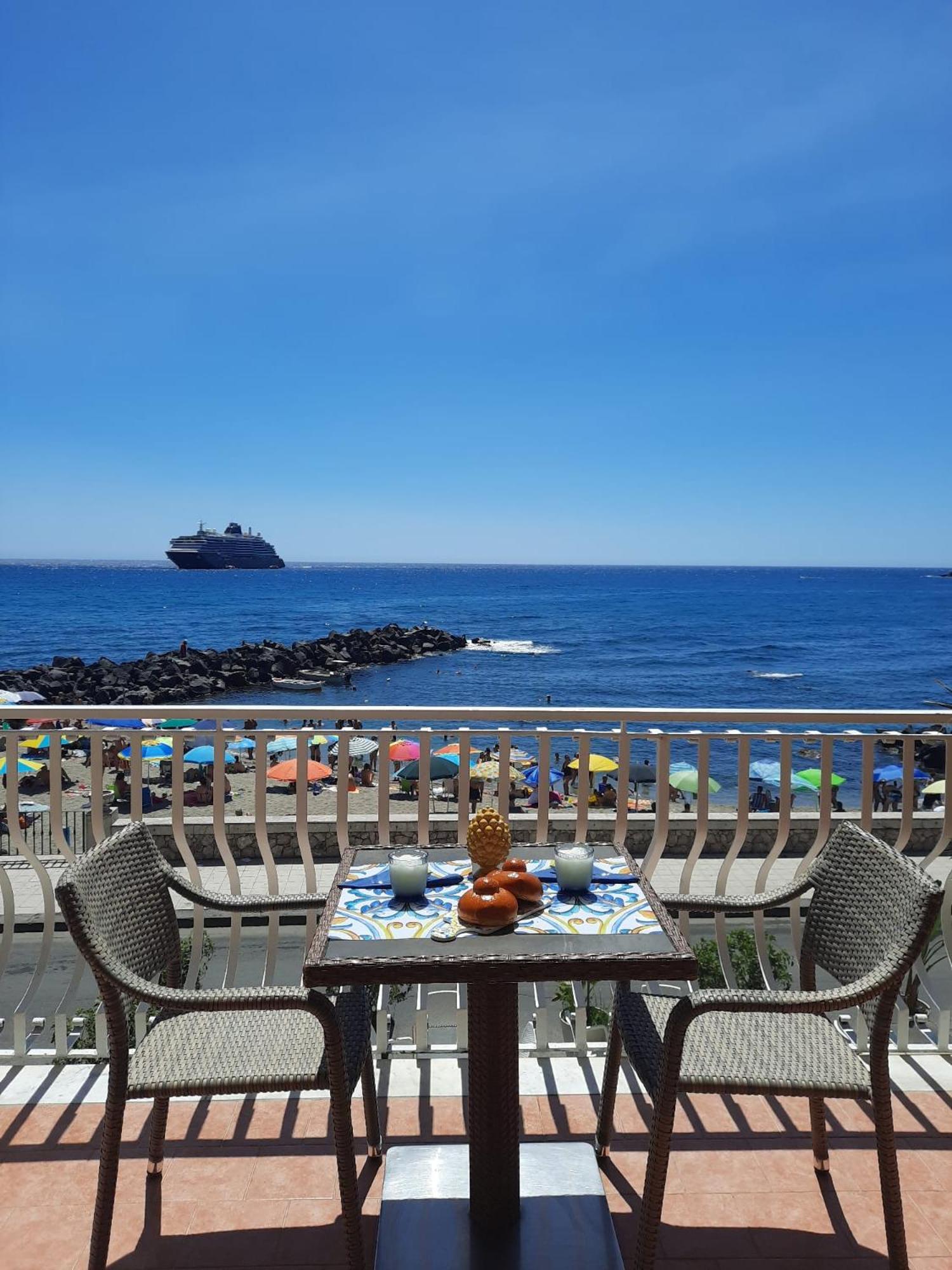 Arcadia Golden Bay Appartement Giardini-Naxos Buitenkant foto